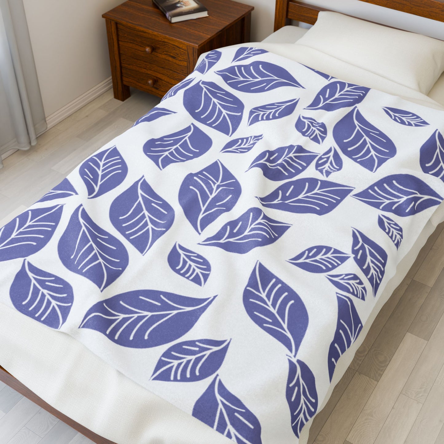 Cozy Velveteen Plush Blanket with Leaf Design, Perfect for Home Decor, Gifts, and Cozy Nights